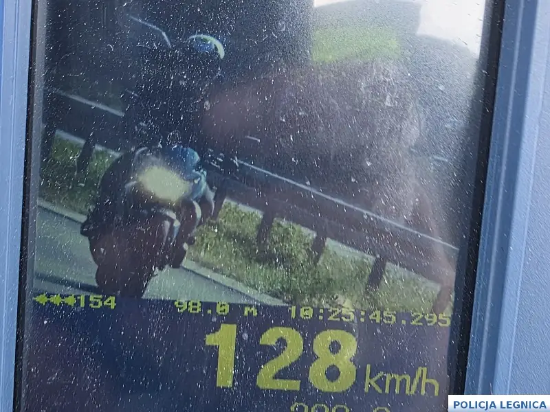 Motocyklista zatrzymany w Legnicy za przekroczenie prędkości do 128 km/h