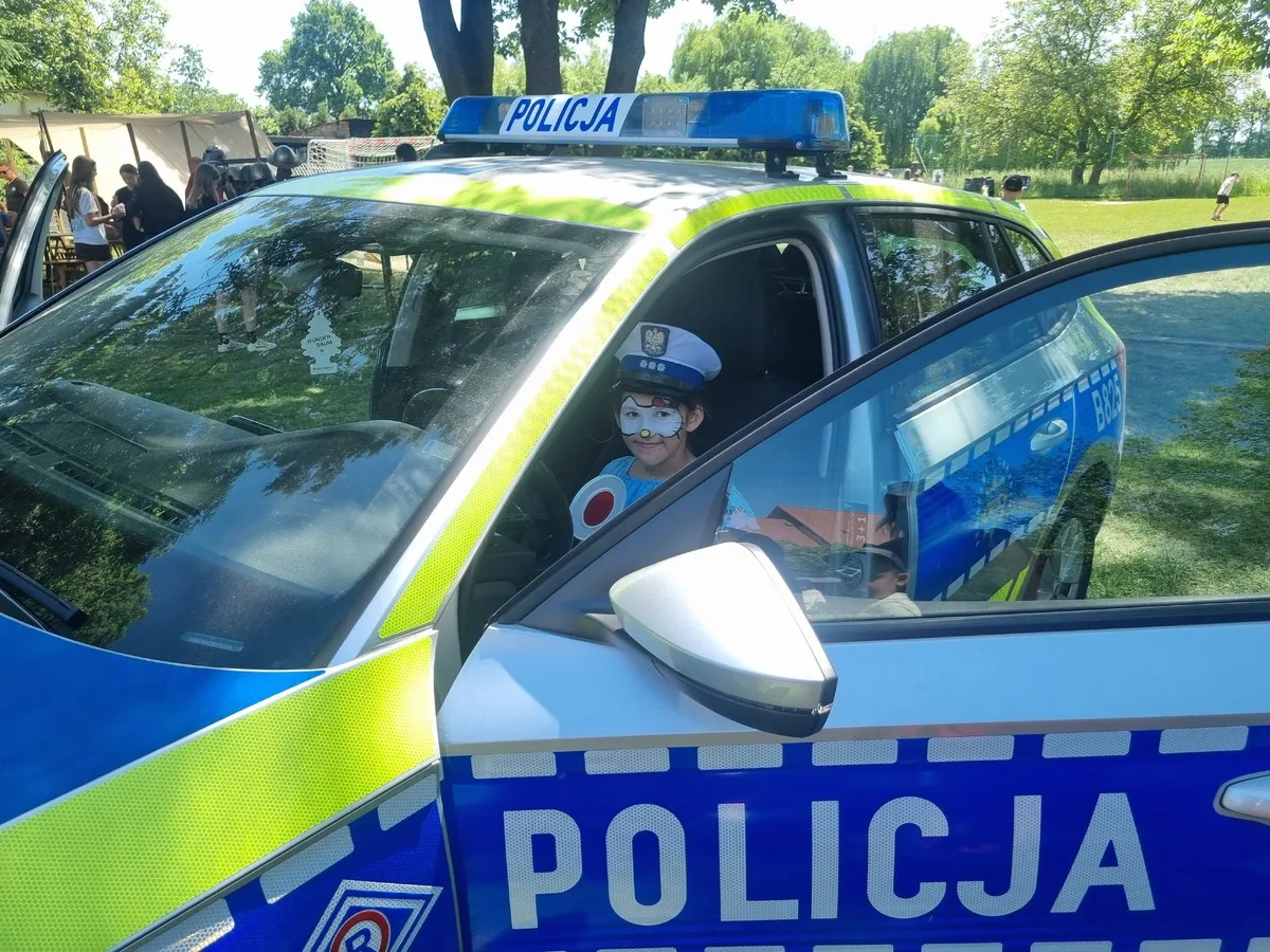 Piknik z policjantką w Niedźwiedzicach