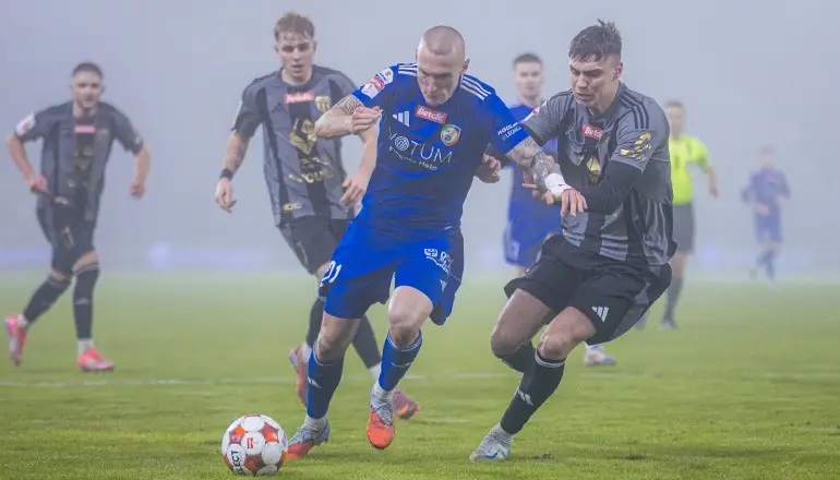Miedź Legnica a Pogoń Grodzisk Mazowiecki: Historia spotkań