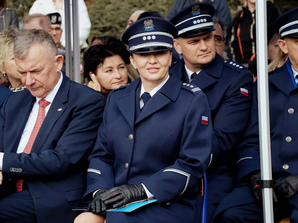 Uroczystość nadania sztandaru w VII Liceum Ogólnokształcącym w Legnicy