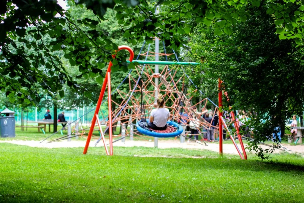 Ogłoszenie przetargu na modernizację placu zabaw i strefy relaksu w Parku Miejskim