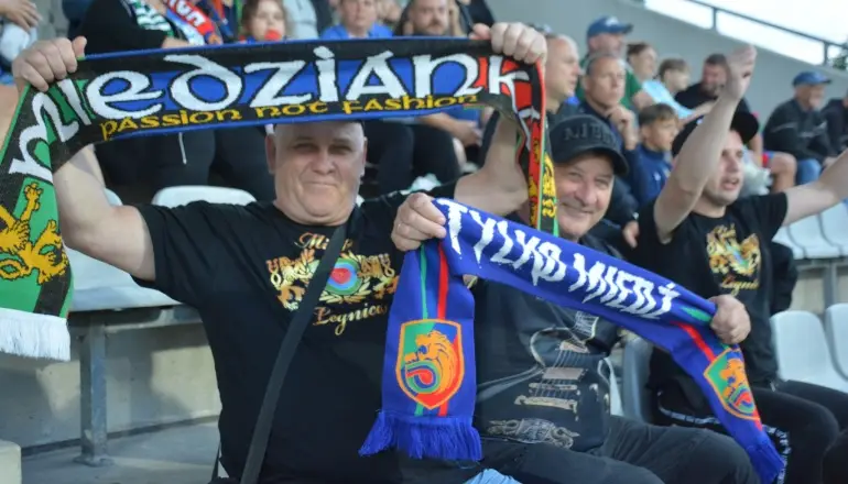 Kibice na pucharowym meczu Miedzi