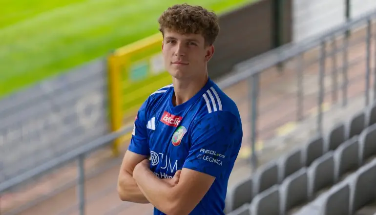 Jakub Kaczemba przedłuża umowę z Miedzią Legnica