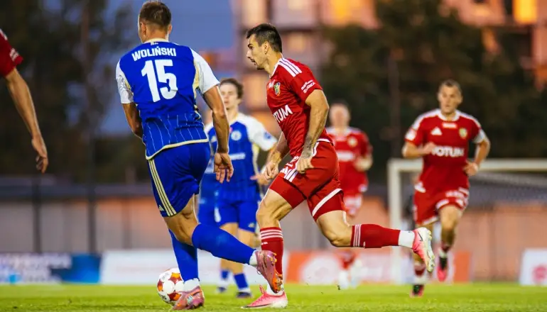 Miedź Legnica triumfuje nad Unią Skierniewice