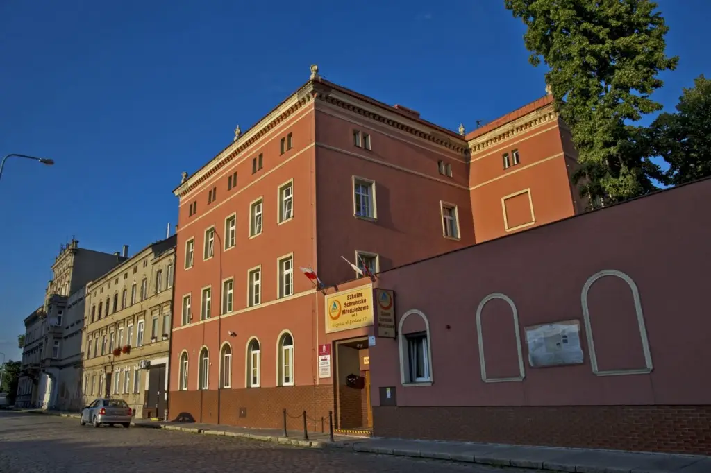 Nowy najemca byłego schroniska młodzieżowego