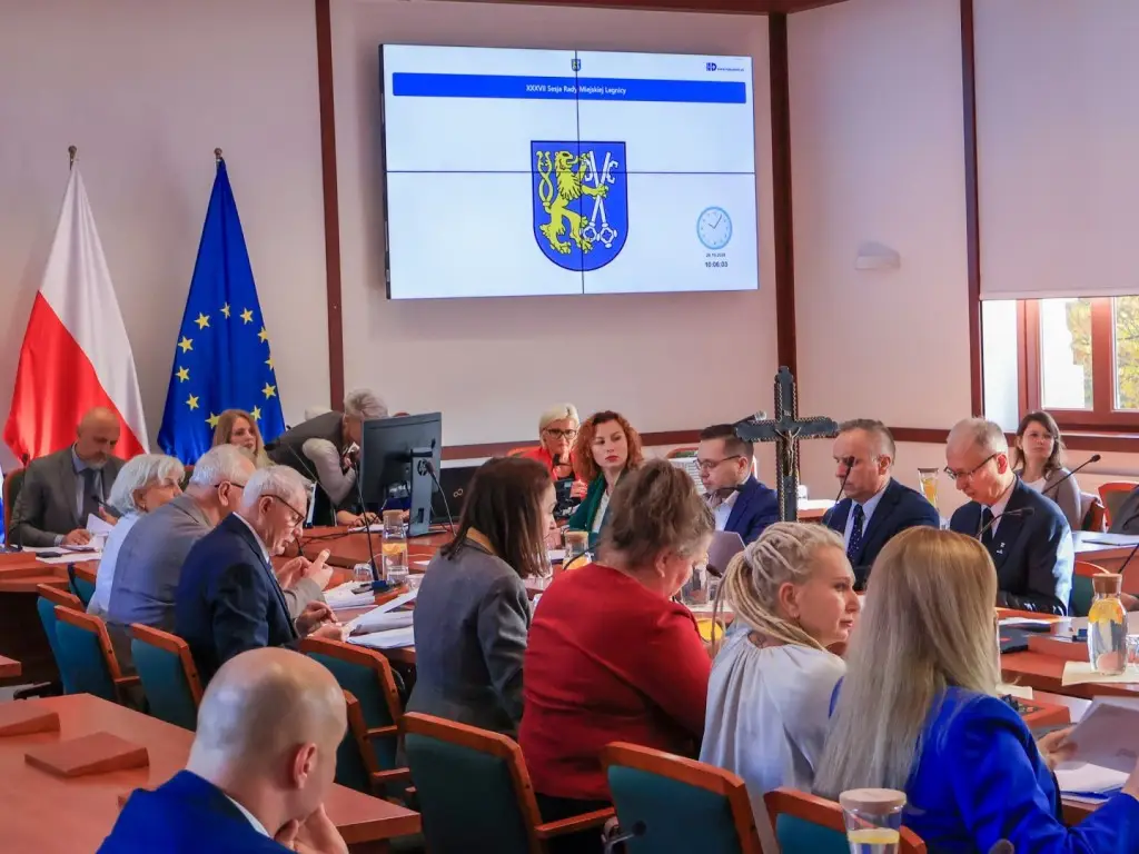 Rada Miejska podjęła decyzje dotyczące oświaty, pieczy zastępczej i gospodarki odpadami