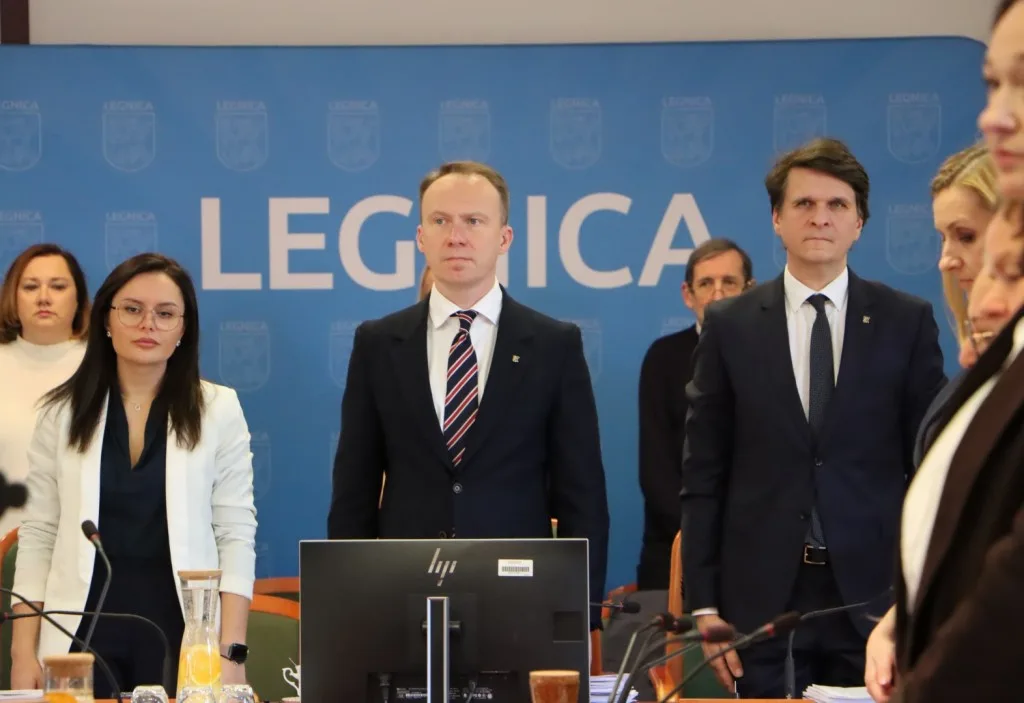 Podsumowanie sesji Rady Miejskiej: nowe przepisy dotyczące czystości, jednostka "D" oraz nagrody