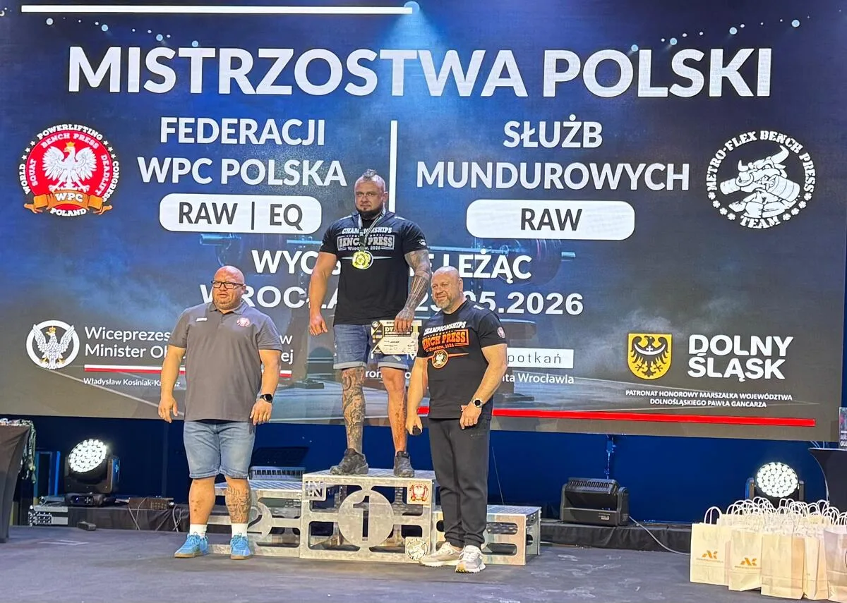 Asp. Paweł Dominiak z legnickiej drogówki mistrzem Polski w wyciskaniu sztangi