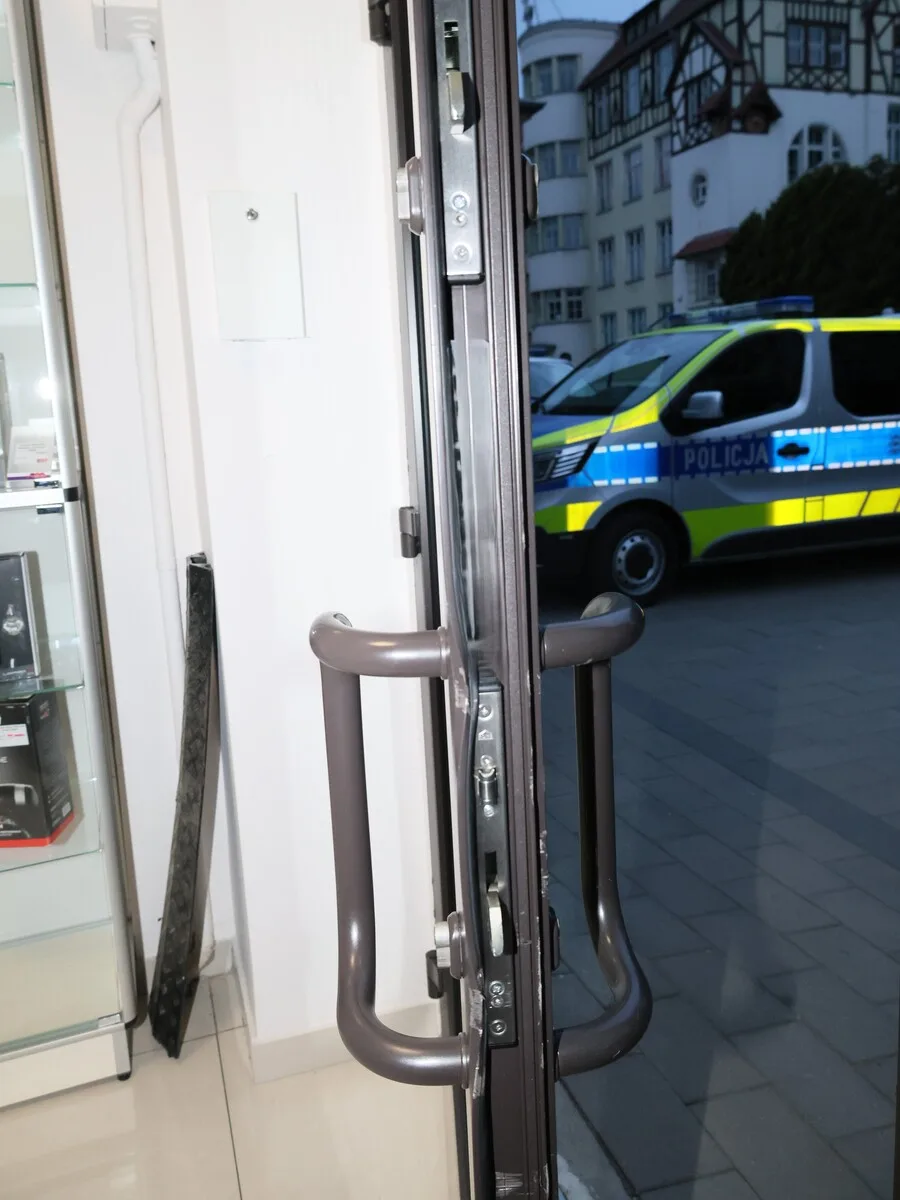 Szybka interwencja policji i obywatelska postawa doprowadziły do aresztowania włamywacza
