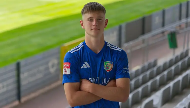 Jakub Zawadzki przedłuża kontrakt z Miedzią Legnica