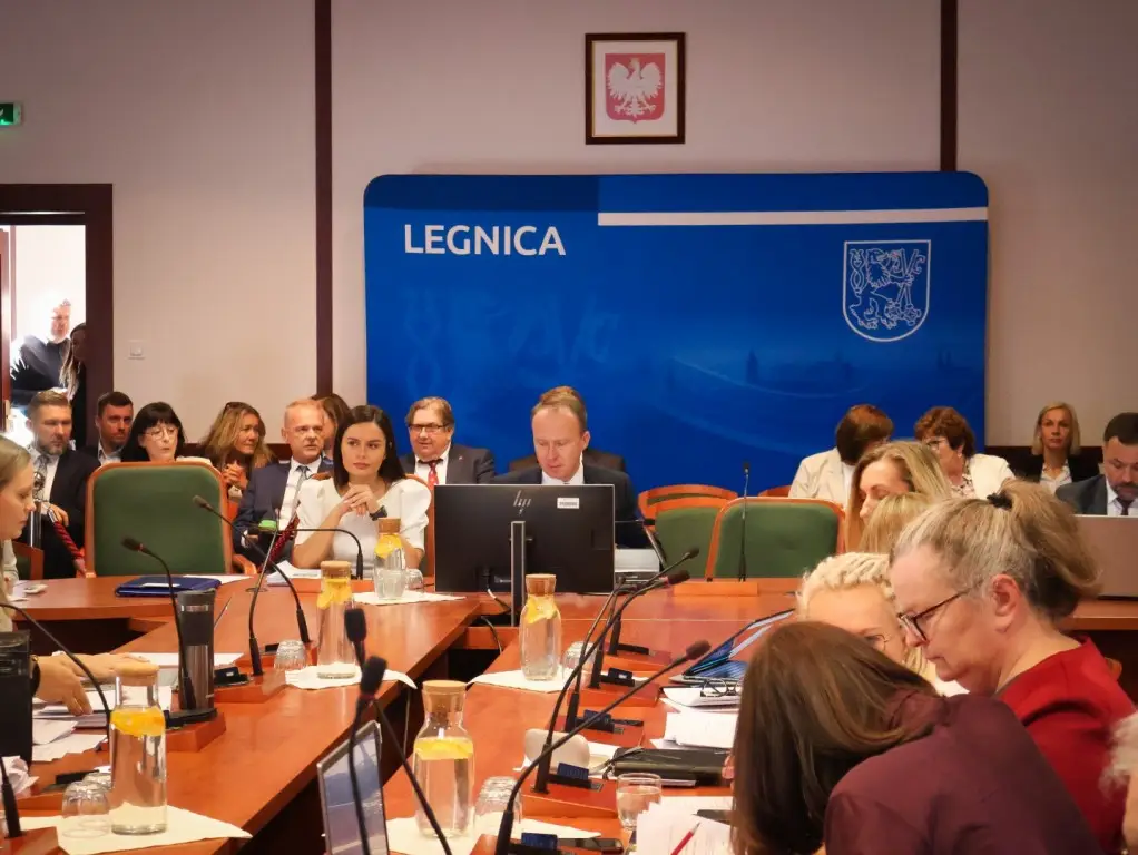 Podsumowanie XXXVI sesji Rady Miejskiej Legnicy: Wydarzenia i uchwały