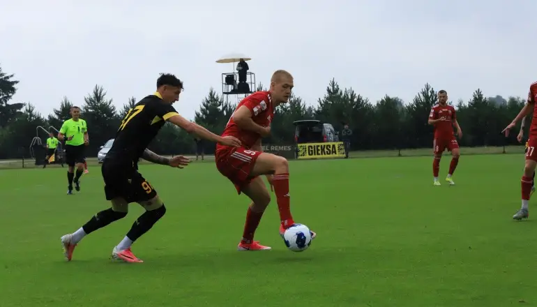 Miedź Legnica przegrywa z GKS-em Katowice w trzecim sparingu
