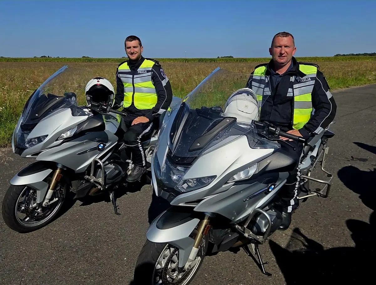 Legniccy policjanci doskonalą umiejętności jazdy motocyklem na torze w Bednarach