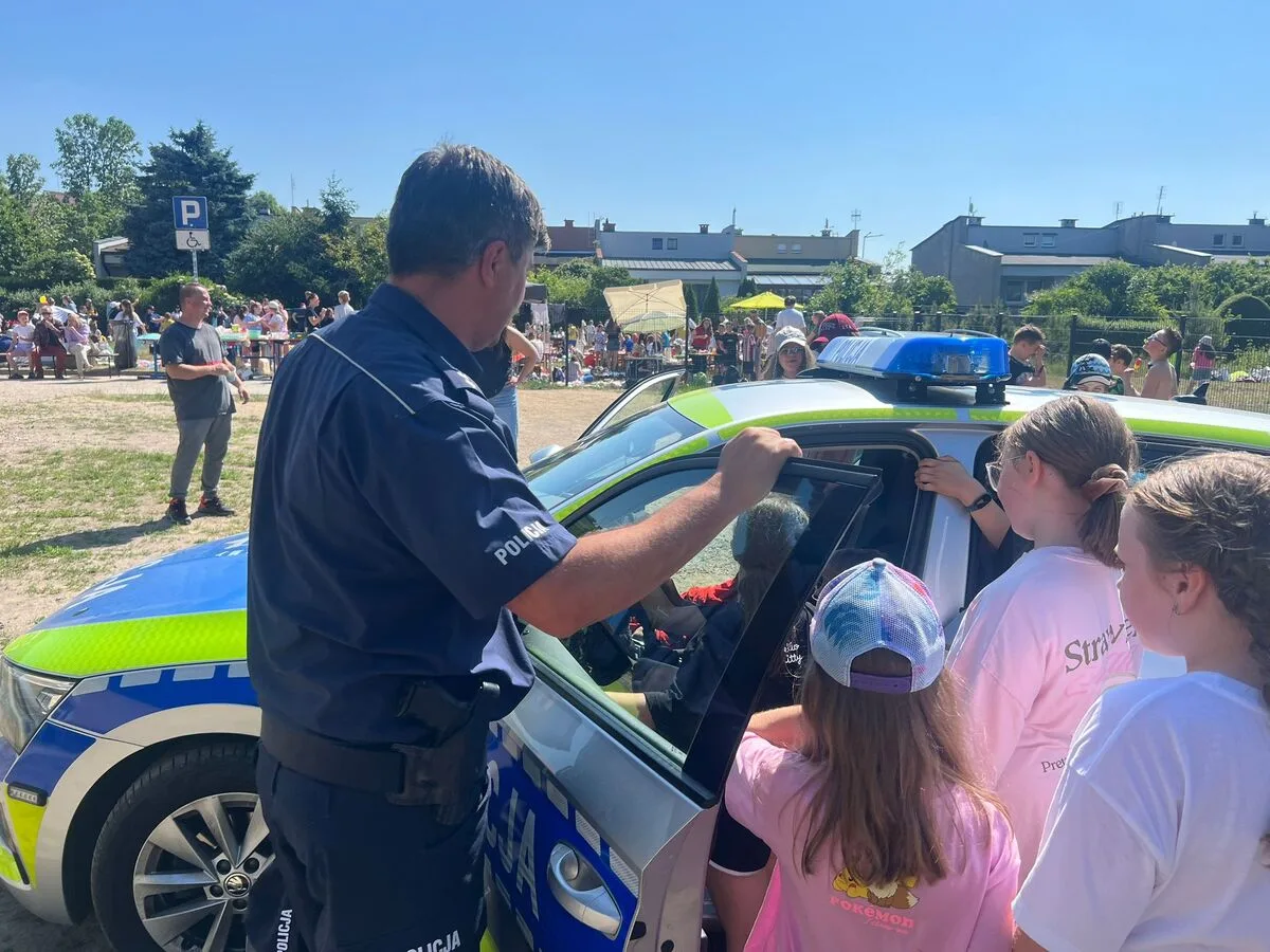 Policjanci na Festynie w Szkole Podstawowej nr 16 w Legnicy