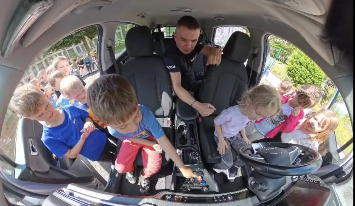 Przedszkolaki zapoznały się z pracą policjanta