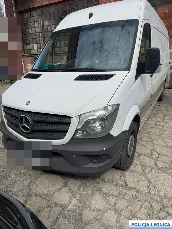 Legniccy policjanci zatrzymali sprawcę włamania i kradzieży pojazdu