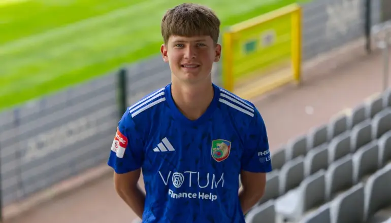 Mateusz Bentkowski przedłuża kontrakt z Miedzią Legnica